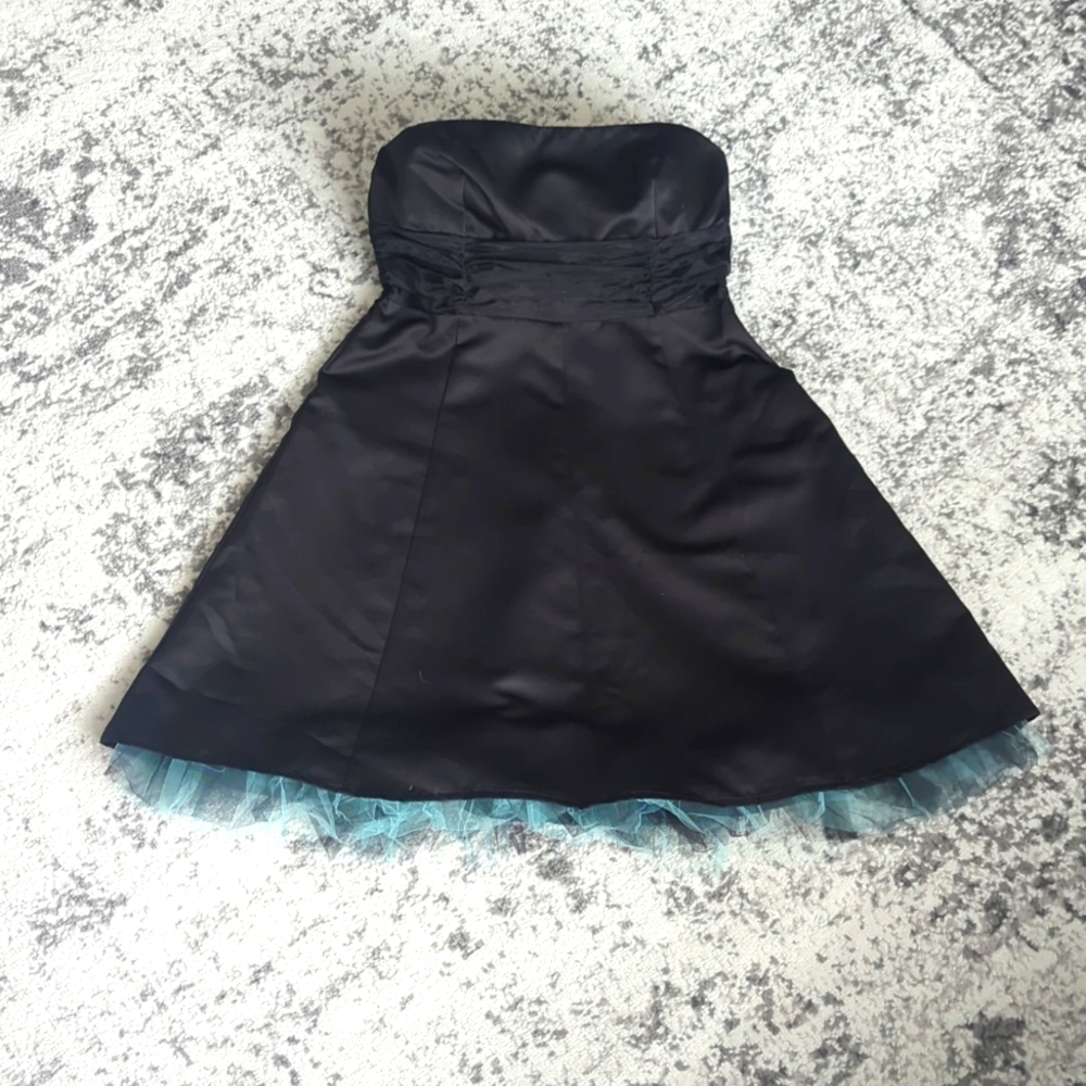 ✨ 2 for $25 LBD | size m